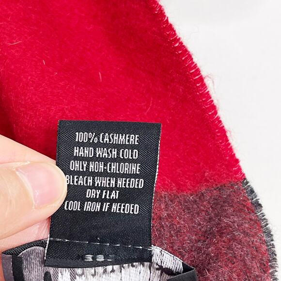 C By Bloomingdales Cashmere Plaid Fringe Scarf Red Gray Black Womens - Picture 7 of 9